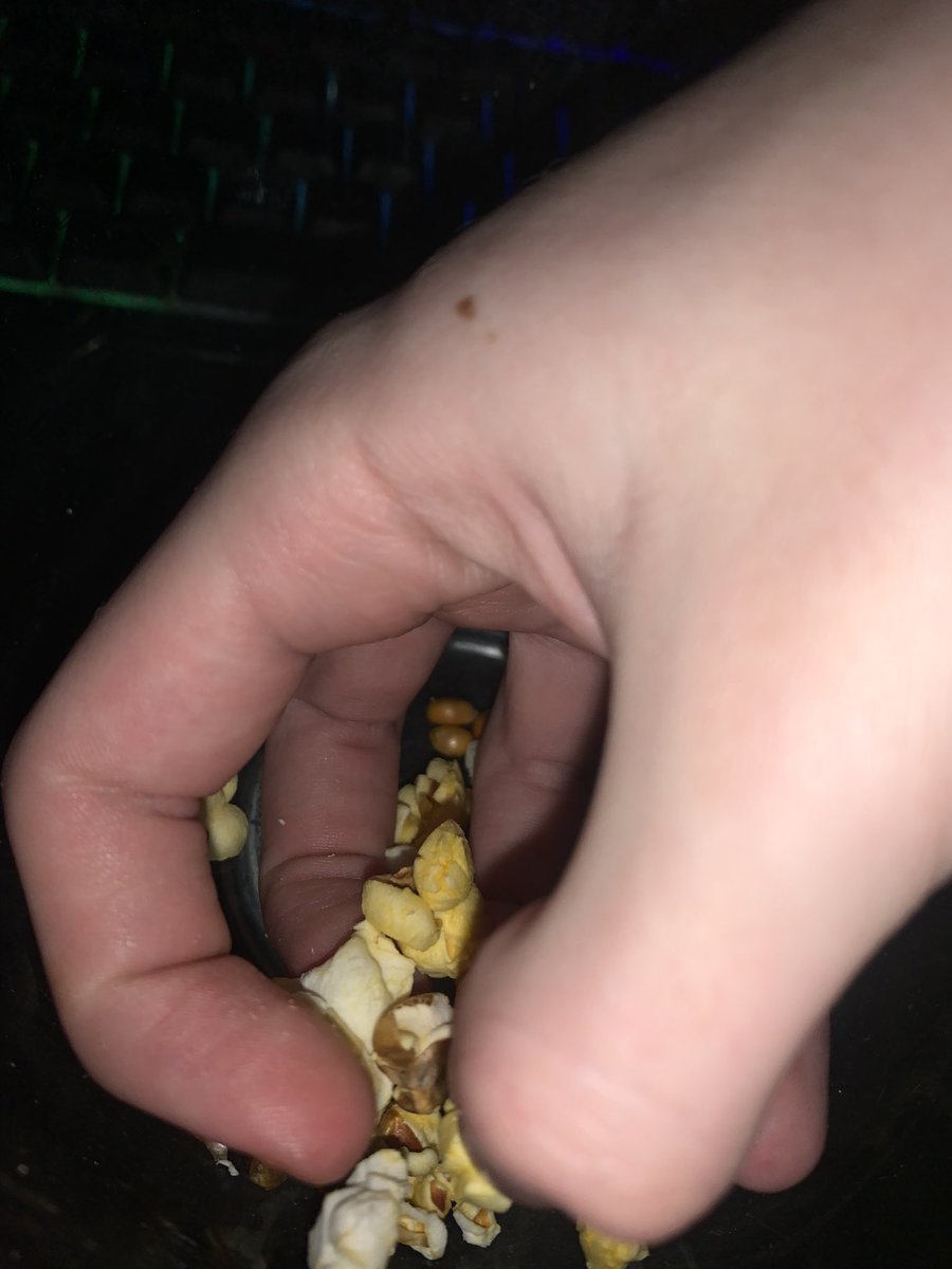 Xeiino's tweet photo. When ya life is a movie gotta kee pop corn on you 😹😹😹🤯👍🤝 https://t.co/3CzCdF9OAQ