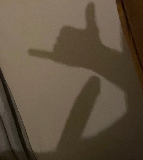 I need some helping hands😏 https://t.co/rzaiC9BSdq https://t.co/lvEiZ7TFH1