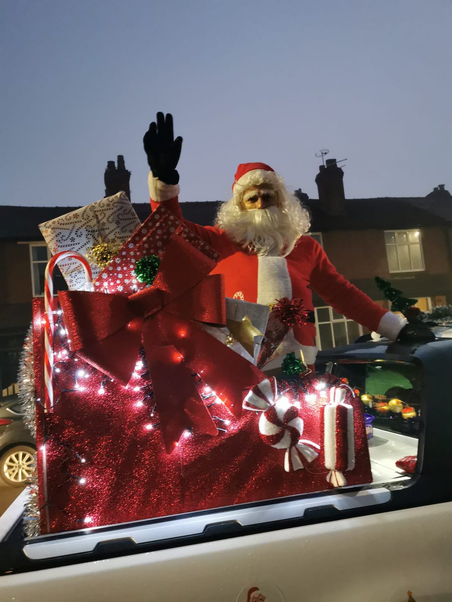 Today I took Santa on the road to raise money for kids living in poverty. If you can spare a few pounds to help buy fresh food for Christmas I’d appreciate it #foodbank <a href="/perryspantryMCR/">Perry's Pantry Foodbank</a> <a href="/BeaverRoad_PTA/">BeaverRdPTA</a> justgiving.com/campaign/santa…