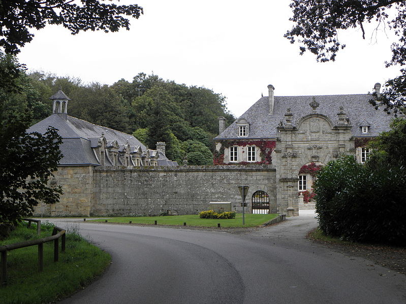 MonumentumFr's tweet photo. Château du Hilguy à Plogastel-Saint-Germain (Finistère). Le château est précédé d'une porte monumentale décorée du 17e siècle, encadrée de murs qui rejoignent de chaque côté un pavillon décoré d'arcatures. #Patrimoine #MonumentHistorique 👉 https://t.co/57ySaWQ95X https://t.co/yNu8sYV5Bs