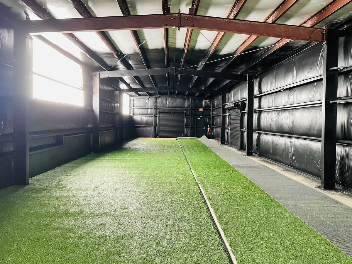 demonhardball's tweet photo. Before and after; progress on Demon Den indoor. Will be up and running for beginning of January!! #demonden https://t.co/V5BWBKNhPt