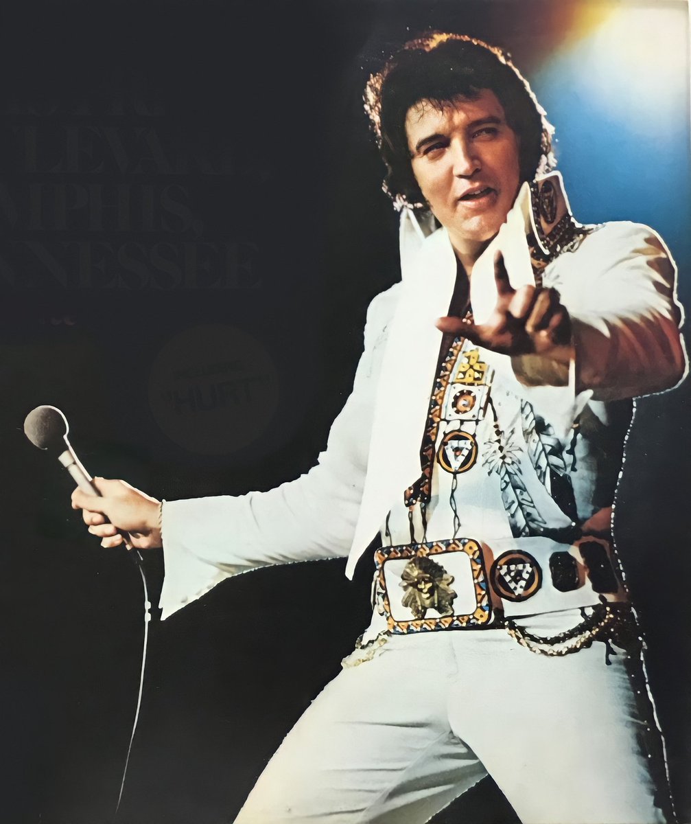 Легендарные исполнители. Элвис Пресли. Элвис Пресли 1977. Элвин сперсли. Король рока Элвис Пресли.