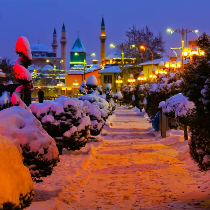 Beyazın bu şehre yakıştığını söylemiştim.❄
#KonyadaKarBereketi #Konya <a href="/u_ibrahim_altay/">Uğur İbrahim Altay</a>