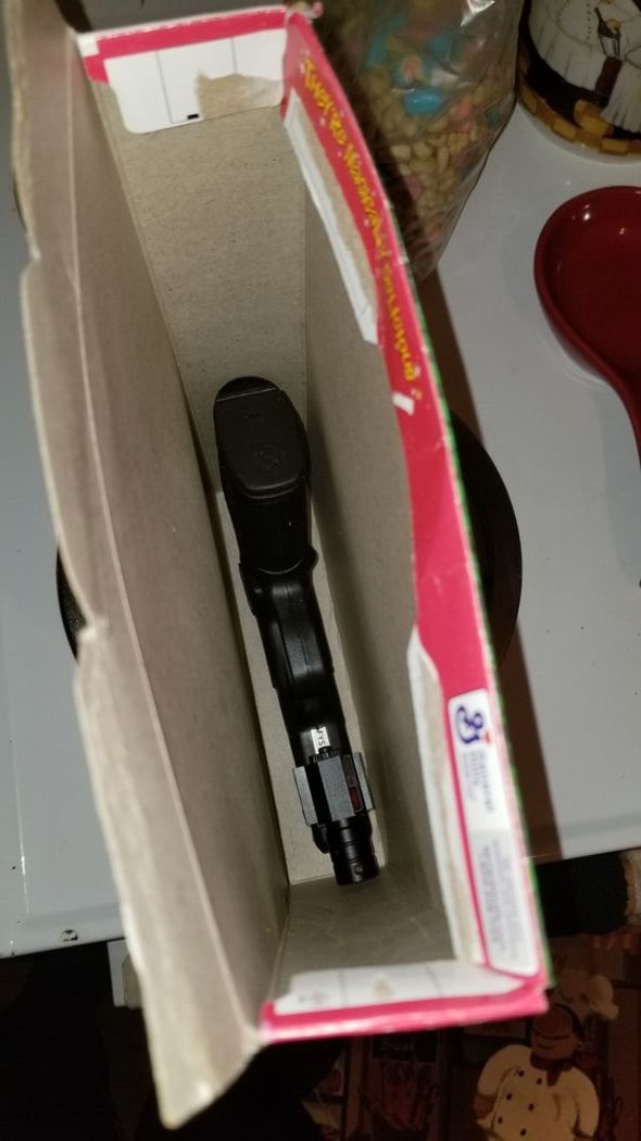 AlGoreRythin's tweet image. uh @KelloggsUS i saw that you guys brought back toys for kids in your cereal boxes but this is NOT what i was expecting to find in my 6 year old daughters lucky charms