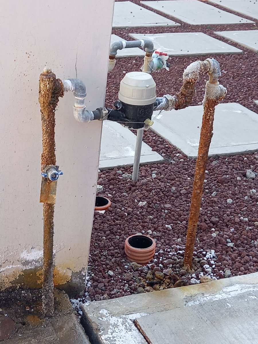 jmovyd's tweet photo. @CAASIM tengo fuga desde que entregaron la casa y se les comento y seguimos esperando a que vengan a reparar, aparte la calidad del agua es horrible, siempre sale cafe https://t.co/gexI6C5ELZ