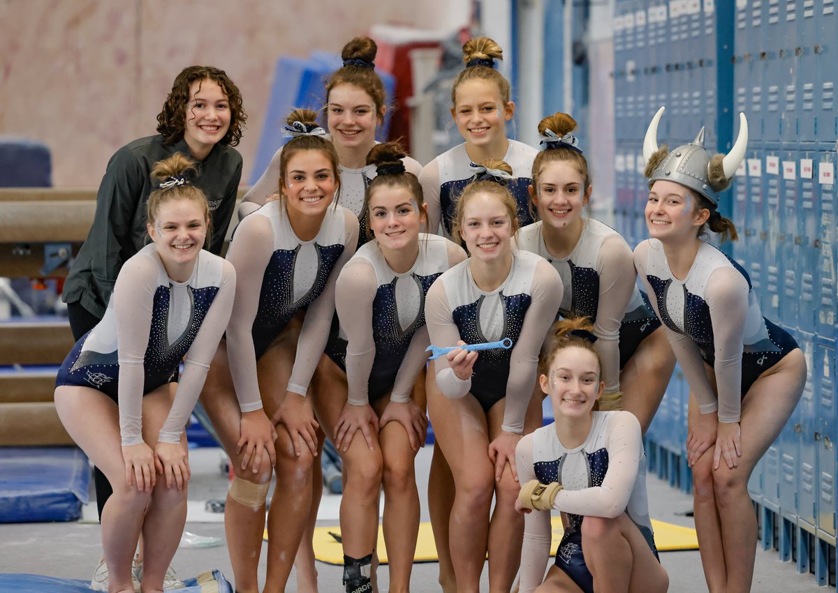 KMKlemencic's tweet image. A complete set of pics from Hudson Gymnastics season opening win at Mentor can we seen @ flickr.com/photos/klemenc…

@Hudgymnastics #ohsaa