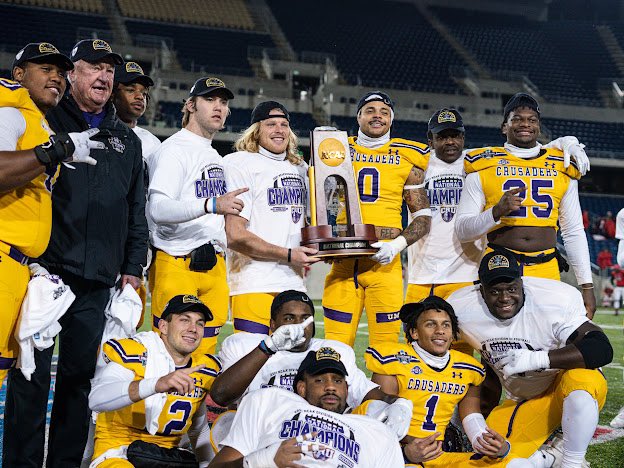 mikkahhackett17's tweet photo. 2x National Champion ⚡️All- American ⚡️ 2021 NATIONAL CHAMPIONSHIP   M V P ⚡️ God did his thing with my collegiate story and I can’t wait to see what blessings he has in store🙏🏾 25 out #crunation #nationalchamps https://t.co/Dj24RBzQOl