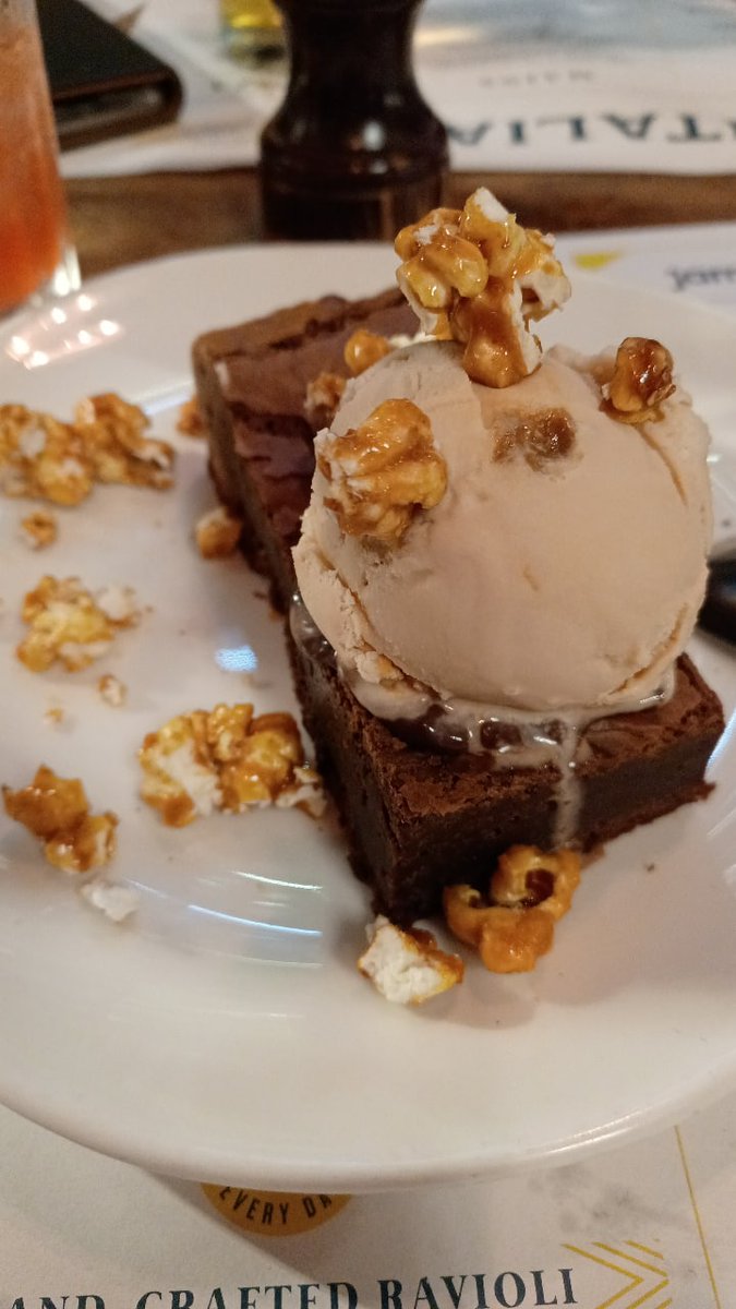 Rachel Burkett (@racheledel123) on Twitter photo I go to <a href="/JamiesItalianIE/">JamiesItalianIreland</a> just for this ššš I always expect <a href="/jamieoliver/">Jamie Oliver</a> to be there even tho I know full well he won't š but hey a girl can dream š #myfavtvchef I go to <a href="/JamiesItalianIE/">JamiesItalianIreland</a> just for this ššš I always expect <a href="/jamieoliver/">Jamie Oliver</a> to be there even tho I know full well he won't š but hey a girl can dream š #myfavtvchef