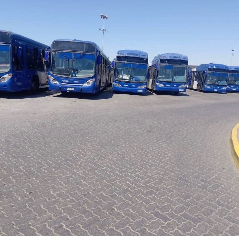 camila_vallejo's tweet photo. Nos llegan fotografías con garitas llenas de micros, no que se iba a reforzar el transporte público?! Esto es un intervencionismo descarado, vergonzoso.
Por favor, si puedes llevar a familiares o vecinos, ayúdalos!
#sueltenlasmicros https://t.co/X3v58WZyzj