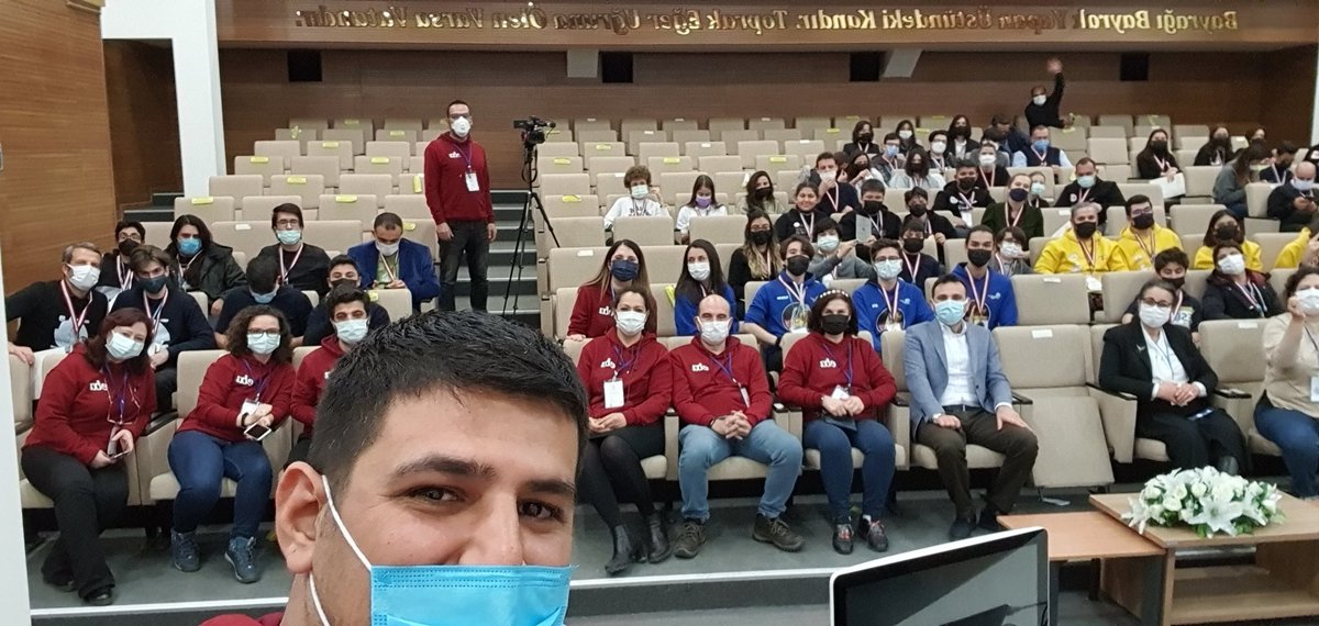 .<a href="/izmireba/">İzmir EBA</a> ve <a href="/BilimKahraman/">Bilim Kahramanları</a> iş birliğinde düzenlenen Dünya Robot Olimpiyatı "Robokodlar İklim Krizi için Buluşuyor" İzmir Özel Turnuvası Gençler Klasmanında dereceye giren takımları kutlarız.
🥇RoboKod HighFive
🥈ROBOTÜRK
🥉Geleceği Kodlayanlar
<a href="/tcmeb/">Millî Eğitim Bakanlığı</a> <a href="/izmir_ilmem/">İzmir İl Milli Eğitim Müdürlüğü</a> <a href="/MucahitYentur/">Murat Mücahit Yentür</a>