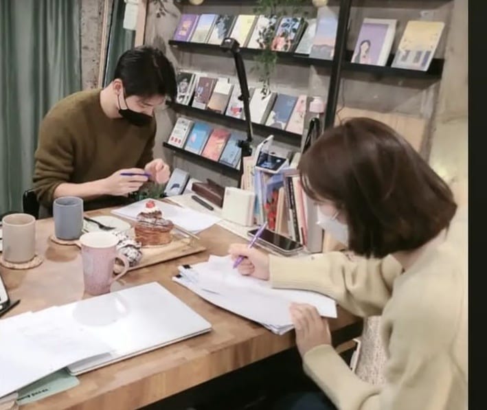 CNBLUELatinoam1's tweet photo. El deseo de @MR_KANGGUN en Instagram y Twitter escribe de hacer un libro. Él sabe que cuenta con el amor azul de sus #Boices así que a esperarlo. Lovesongs, love forever #kangminhyuk #CNBLUE #fanspage https://t.co/nhylxifhJI