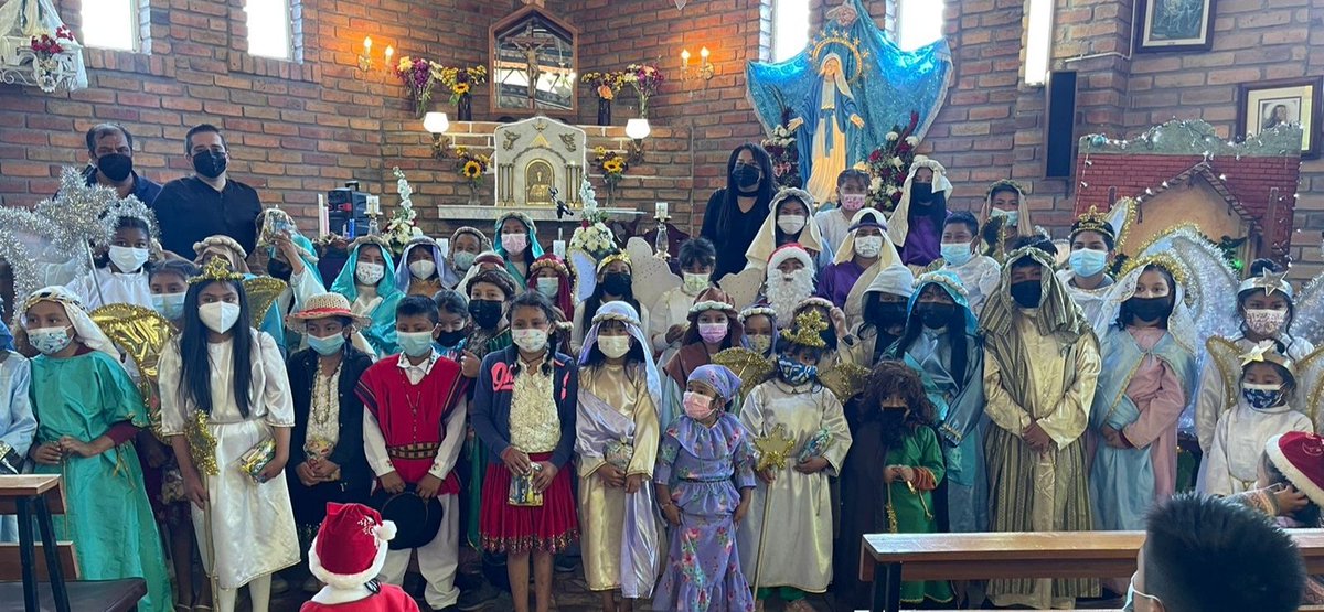 DanielAbadT's tweet photo. 🎄👉Hoy estuvimos compartiendo un momento con los niños y niñas de Narancay, entregándoles un pequeño agasajo en esta época del año. 🎄 https://t.co/9yIQw3Z6Ht