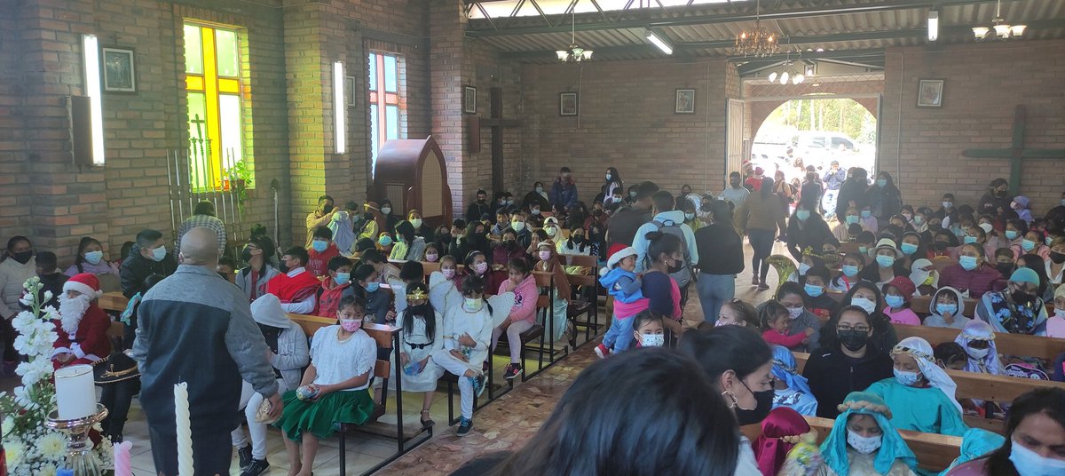 DanielAbadT's tweet photo. 🎄👉Hoy estuvimos compartiendo un momento con los niños y niñas de Narancay, entregándoles un pequeño agasajo en esta época del año. 🎄 https://t.co/9yIQw3Z6Ht