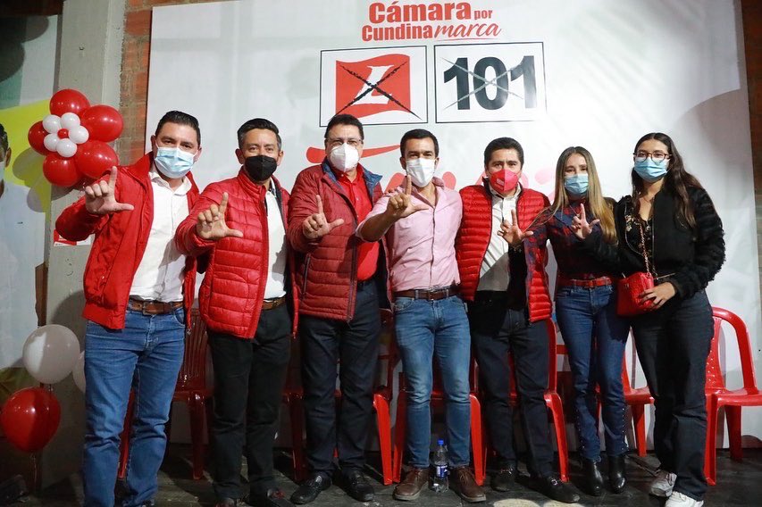 OscarSanchez10_'s tweet photo. ¡Inauguramos nuestra casa liberal #L101! Gracias a todos los que nos acompañaron, a nuestra fórmula @MiguelPintoH1 #L3, al exgobernador @JorgeEmilioRey, a los diputados Alex Prieto, @RicardoPorrasG1 y @HermesVillamil, y a los líderes, que son nuestras voces
#SuVozEnLaCámara https://t.co/eFKvpWtTd4