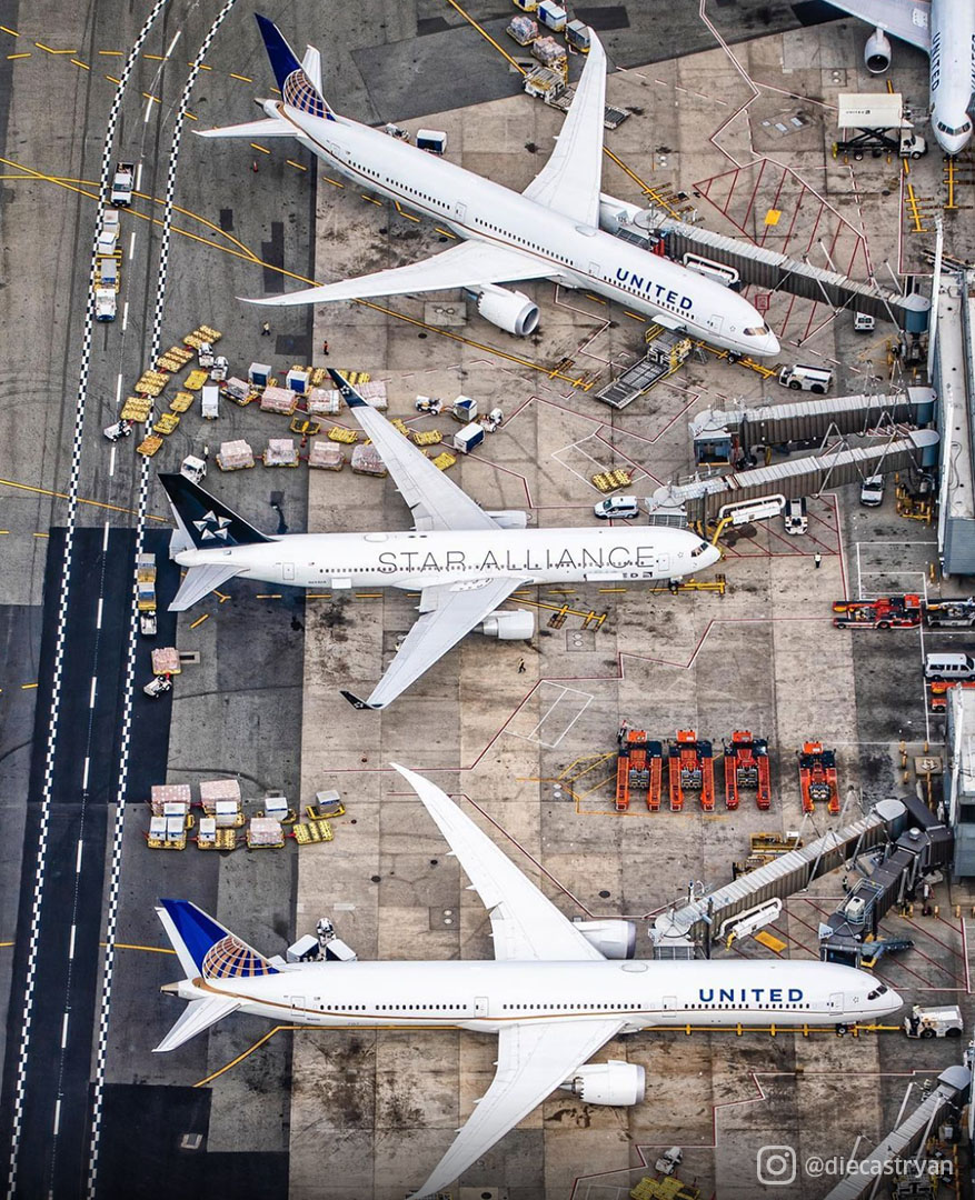 United Airlines tweet media