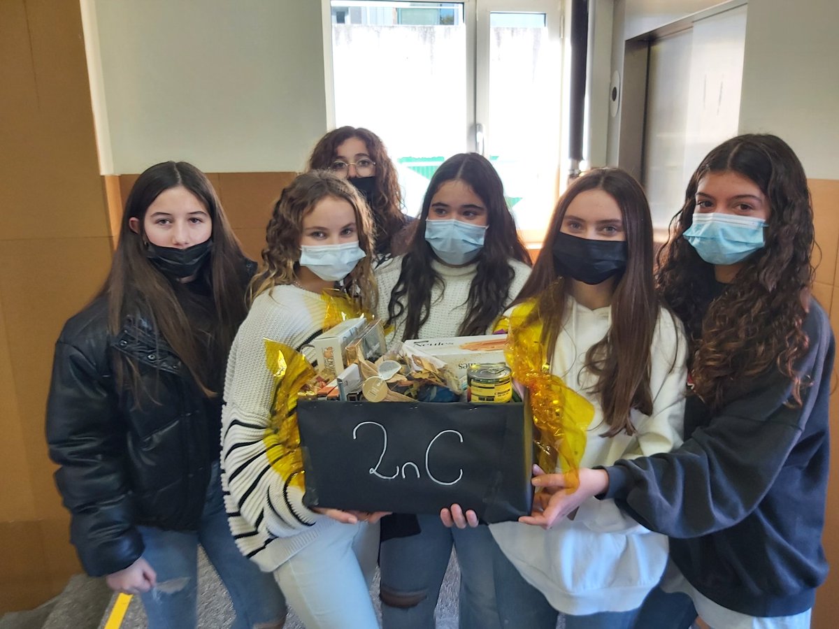 unatalgemma's tweet photo. El sorteig de la llumineta ha fet augmentar la quantitat recaptada però també la il.lusió de preparar les paneres i dels qui l'han guanyada 👌 @InsMatadepera @la_marato #shoutit #salutmental https://t.co/6PIvOtHN8y