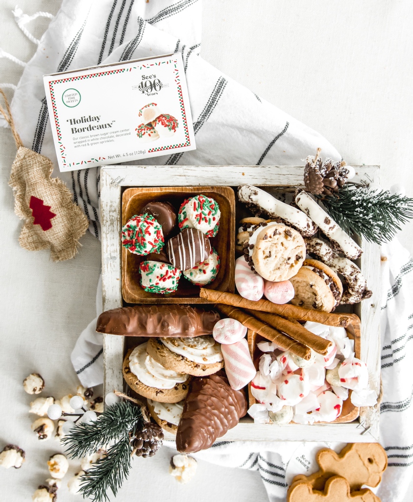 aclassictwist's tweet photo. Candy board with @seescandies holiday season favorites. #ad #SeesCandies #100YearsOfSees
Featured on my candy board:
Holiday Bordeaux
Centennial Christmas Tin
Holiday Bordeaux
Mini Christmas Delivery box
Marshmallow Trees
Double Chocolate Cocoa https://t.co/QxU7uOPiLw