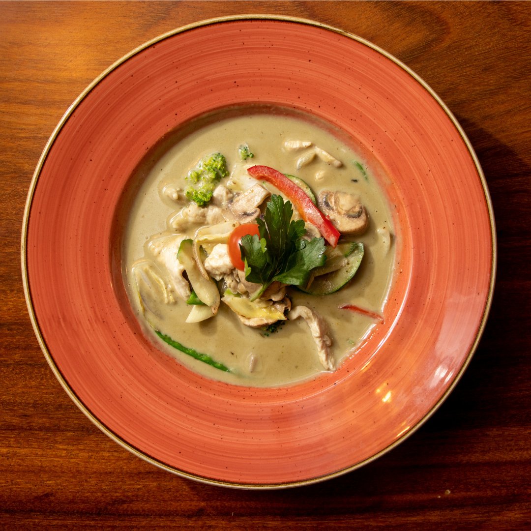 EatokyoCapel's tweet photo. Have you tried our Thai Green Curry yet? 🤤 This curry is made with coconut milk, chilli, green beans, courgette, sweet basil leaves, and green chilli paste 👌 Trust us, it's delicious! The perfect meal to warm you up on a cold day too 🔥❄️

#EatokyoCapelStreet #Eatokyo https://t.co/Om8hkznGGB