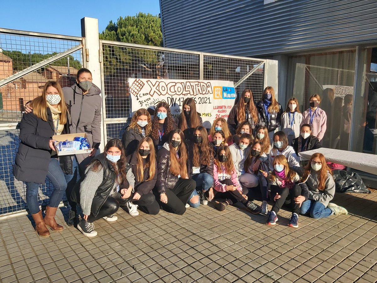 unatalgemma's tweet photo. L'equip #shoutit és el protagonista. Un equip format per alumnat voluntari de diferents cursos i per professorat. Tots ells han lluit una barreja de valors molt preuats com són la generositat, el compromís, la iniciativa, la creativitat i la il.lusió entre altres. @InsMatadepera https://t.co/qcH5m8OzCp