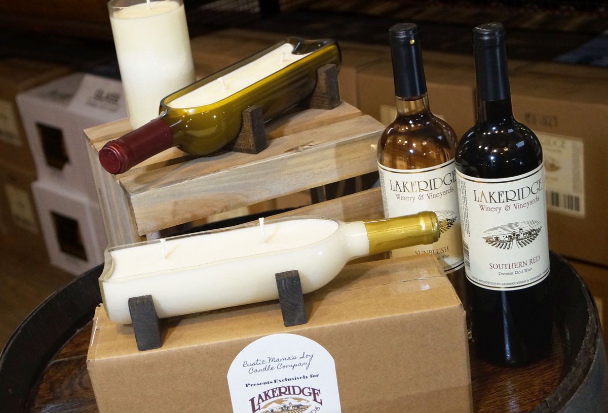 LakeridgeWinery's tweet photo. ONLY 1 Shopping Week left before #Christmas! We have some great last minute gifts for your Holiday Party Hosts &amp; the Wine Enthusiasts on your list!
🍷🎁
While you are here, treat yourself to a Free Winery Tour &amp; Wine Tasting while you’re shopping!
#HappyHolidays &amp; #Cheers to All! https://t.co/236OAfNgn8