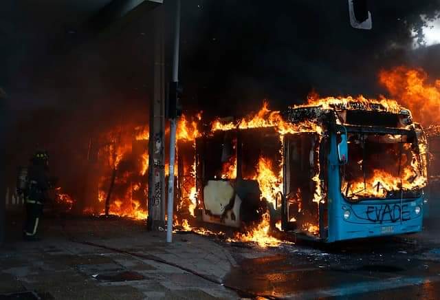M_Arellano1970's tweet photo. @Reefox Ahí estan los buses que necesitan ahora https://t.co/IZQaLaw5jV