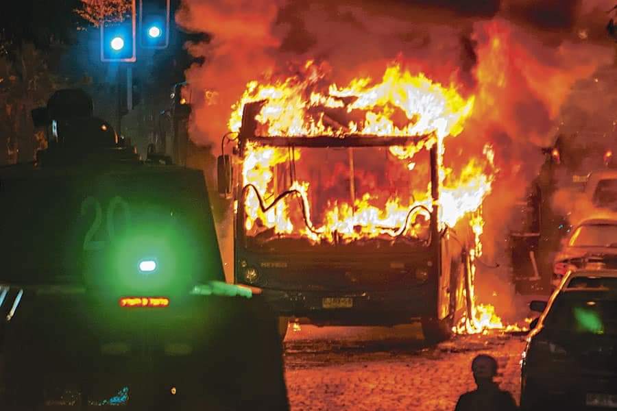 M_Arellano1970's tweet photo. @Reefox Ahí estan los buses que necesitan ahora https://t.co/IZQaLaw5jV