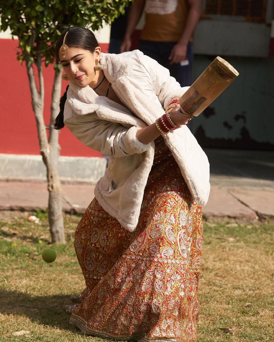 SaraAliKhan's tweet image. Rinku ko hai besabri se intezaar ⏰
Kyunki chahiye usse aap sabka pyaar❤️
Toh ho jayo taiyaar 💃
Milne isse so she is not bekaraar🥰
#cannotwait #atrangire #5days