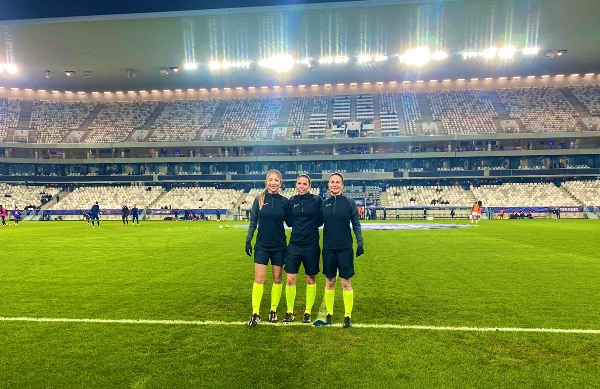 Pour la première fois en France, un trio arbitral 100% féminin dirigera la rencontre entre les <a href="/girondins/">FC Girondins de Bordeaux</a> et les @jumeauxmzouazia ! #CDF #fcgbJ2M