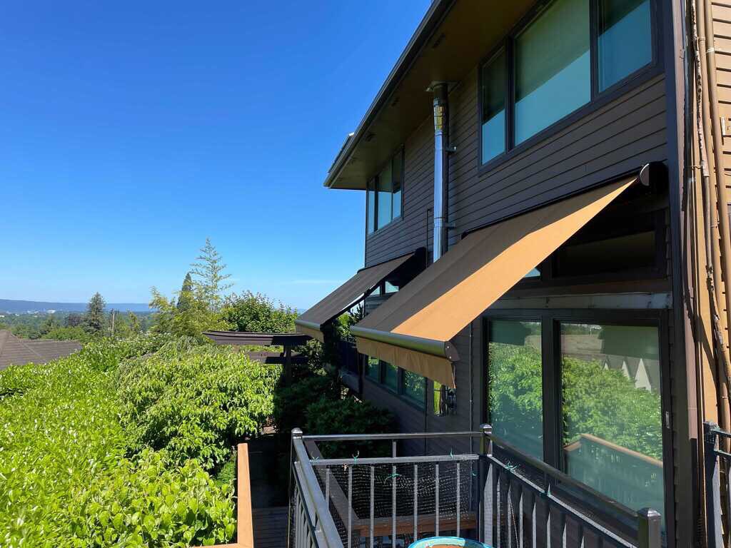 rosecityawning's tweet photo. You don’t have to be ground level to enjoy a retractable awning! Check out this swank balcony. 

#RoseCityAwning https://t.co/JxLCBb1q27
