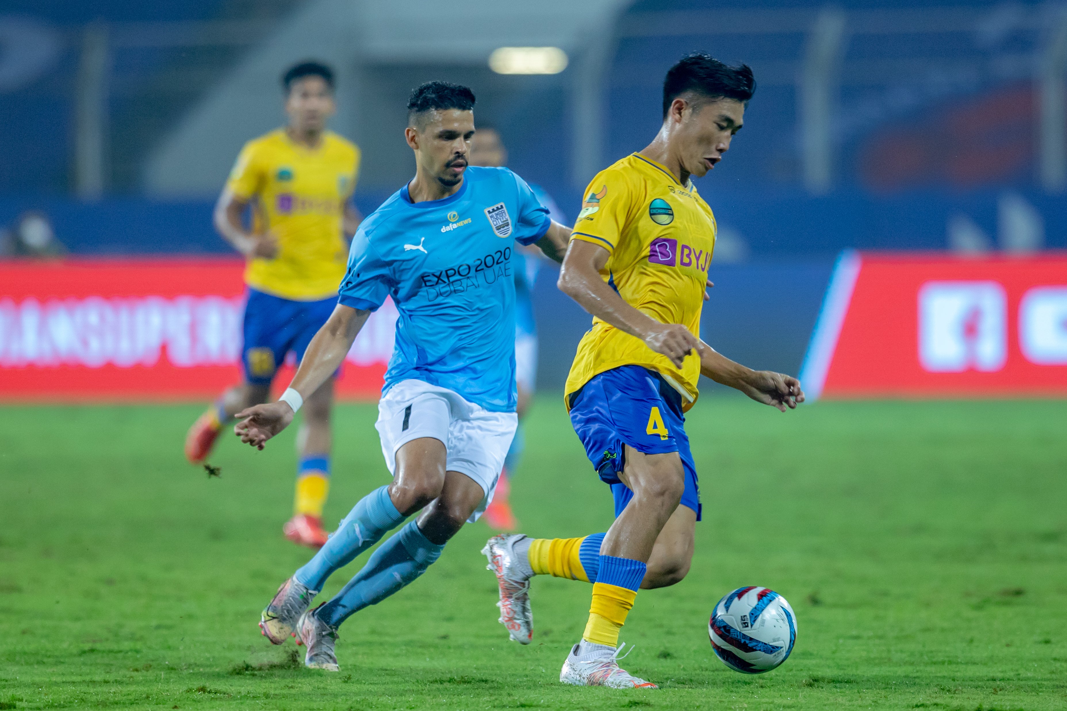 ISL 2021-22: Brilliant Kerala Blasters shock 10-man Mumbai City with their second defeat of this season