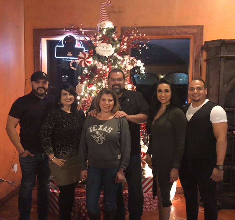 CostaMessa's tweet photo. 𝗪𝗲 𝗹𝗼𝘃𝗲 𝘁𝗼 𝘀𝗲𝗲 𝗳𝗮𝗺𝗶𝗹𝗶𝗲𝘀 𝗴𝗲𝘁𝘁𝗶𝗻𝗴 𝘁𝗼𝗴𝗲𝘁𝗵𝗲𝗿 𝗳𝗼𝗿 𝗹𝘂𝗻𝗰𝗵 𝗼𝗿 𝗱𝗶𝗻𝗻𝗲𝗿! 𝗠𝗲𝗿𝗿𝘆 𝗖𝗵𝗿𝗶𝘀𝘁𝗺𝗮𝘀 🎄🎁 𝗪𝗲 𝗮𝗿𝗲 𝗳𝗮𝗺𝗶𝗹𝘆 𝗳𝗿𝗶𝗲𝗻𝗱𝗹𝘆 𝗮𝗻𝗱 𝗼𝗽𝗲𝗻 𝗮𝘁 𝟭𝟭𝗮𝗺!
#𝗰𝗼𝘀𝘁𝗮𝗺𝗲𝘀𝘀𝗮𝗥𝗚𝗩 #𝗖𝗼𝘄𝗯𝗼𝘆𝘀𝗡𝗮𝘁𝗶𝗼𝗻 #rgv https://t.co/yKAtAcGZ3A