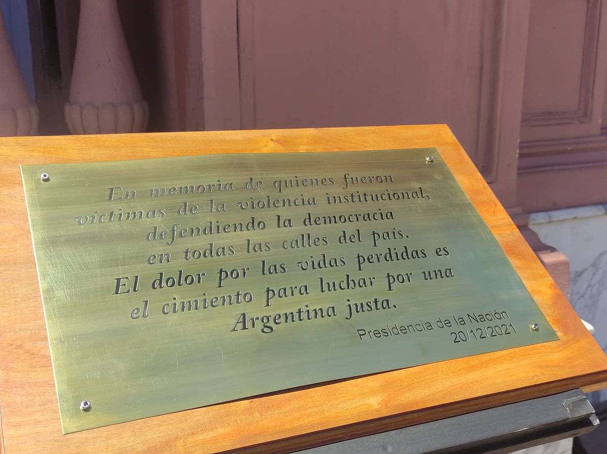 39eldocumental's tweet photo. Agradecemos la invitación de Presidencia de la Nación al acto oficial por los 20 años del 2001 en @CasaRosada y celebramos el homenaje y el proyecto de reparación a las víctimas. #SomosNuestraMemoria https://t.co/66MfsxHOqG
