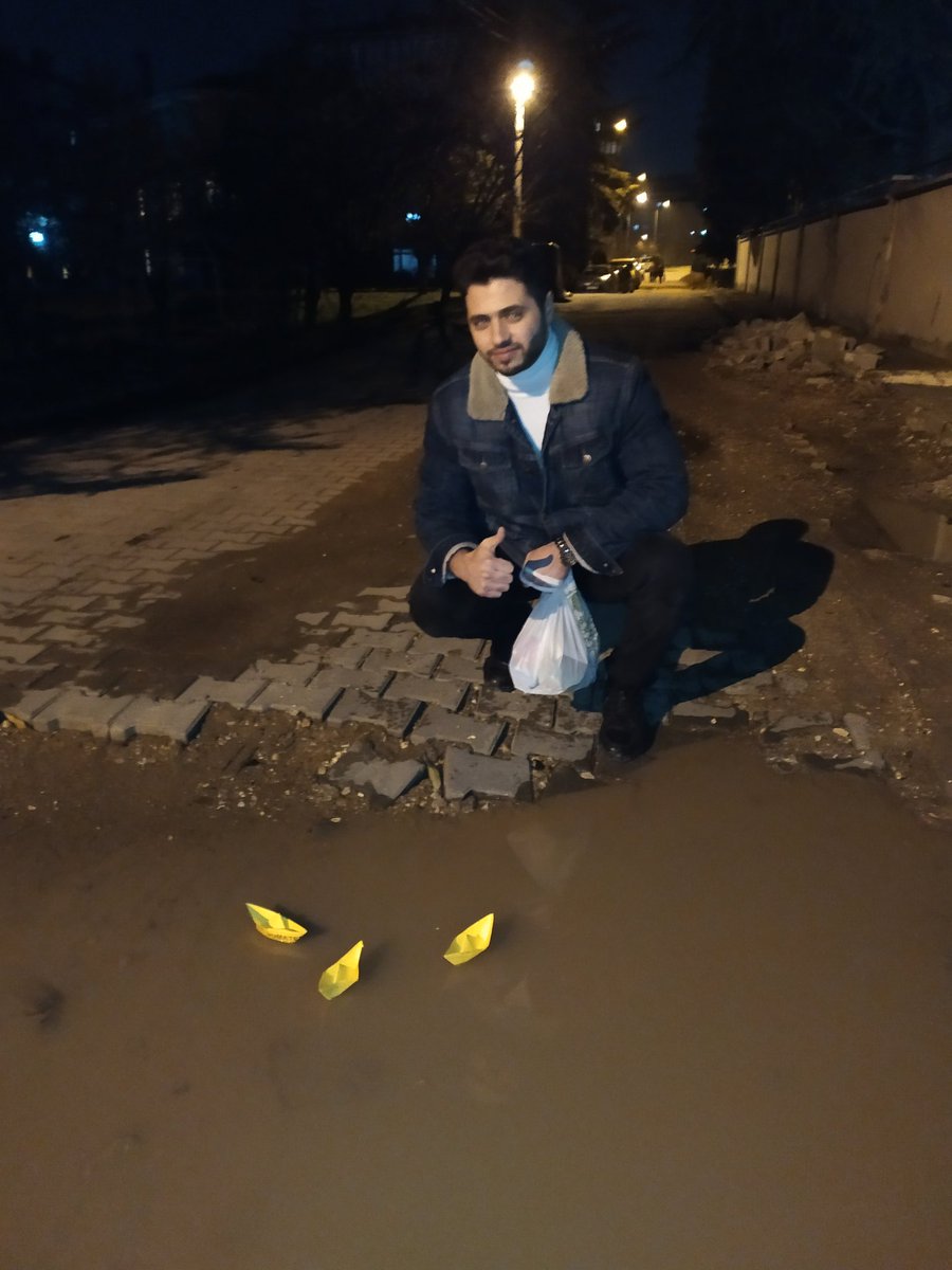 Sdcpra's tweet photo. Belediyemizin güzel bir hizmeti, Su Parti Alanı. Büyük yağmurlardan sonra gidecek yer bulamayan sular yolların ortasındaki büyük/küçük alanlarda bir araya gelerek güvenli bir şekilde buharlaşmayı bekliyorlar. @recepgurkan @EdirneBel https://t.co/6xy4FSaYPp