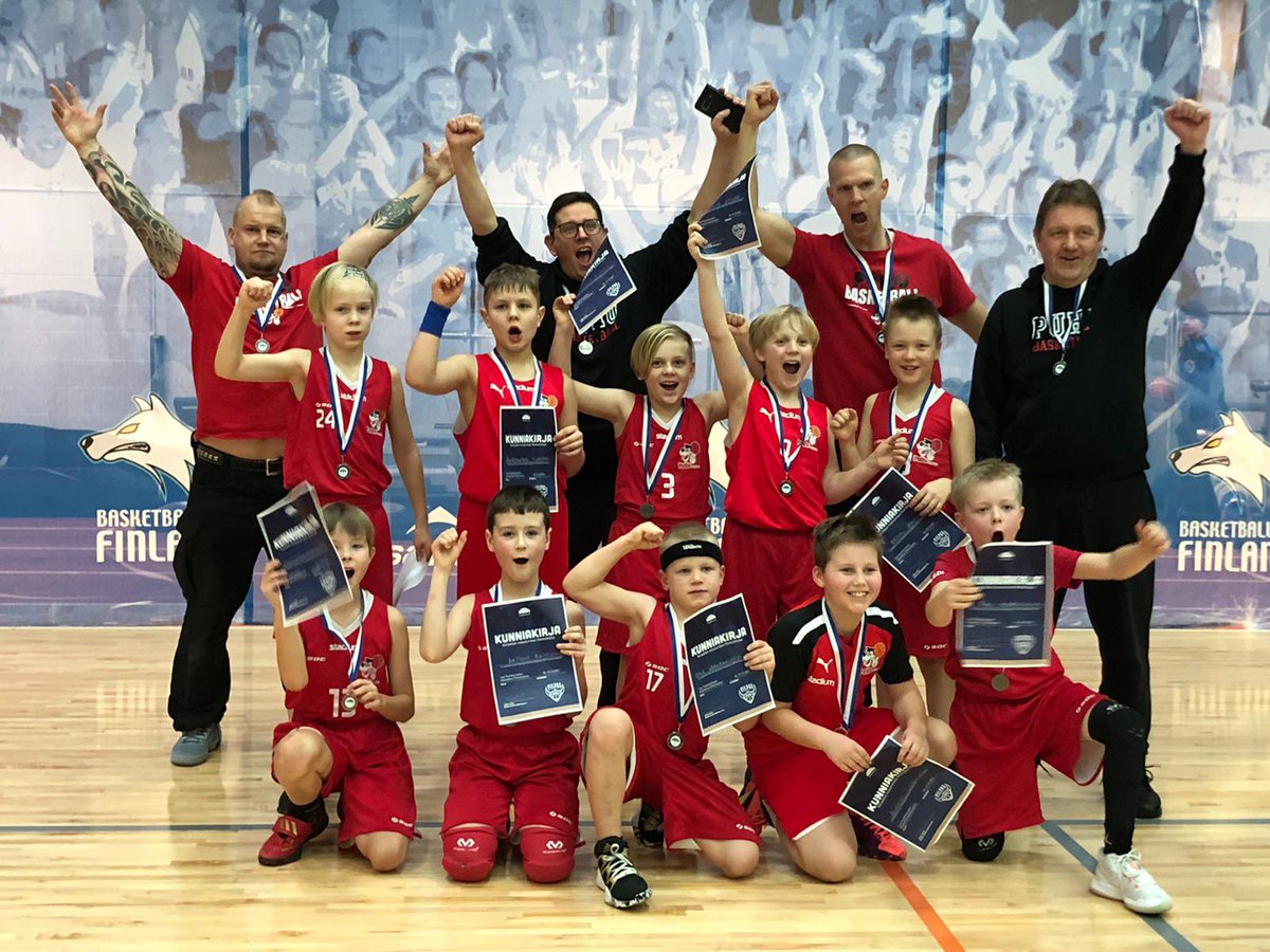 <a href="/kisakallio/">Kisakallio</a> ssa hyvin järjestetty turnaus, kiitos @JKataja21 &amp; co! <a href="/PuHu_Juniorit/">PuHu Juniorit</a> P12 kiittää ja Joulun odotukseen!