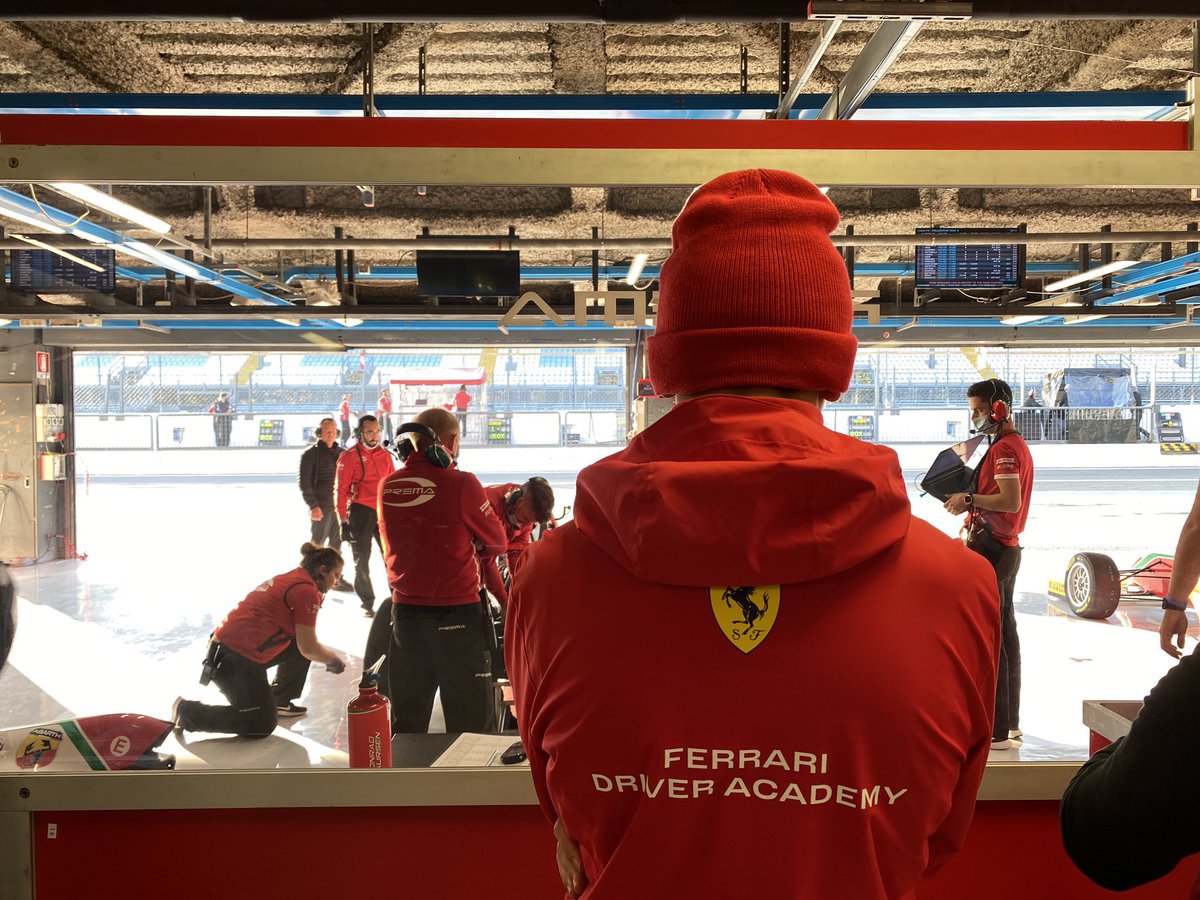 Just Dino keeping a careful watch over the younger drivers 😎🏎