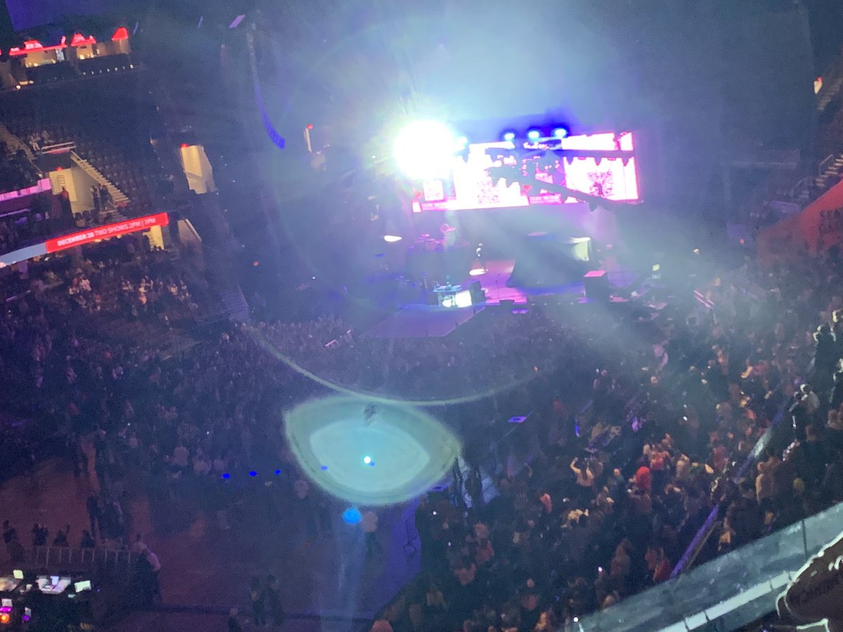 D_Ray_Den's tweet image. @machinegunkelly Thank you for the best fucking night of my life.