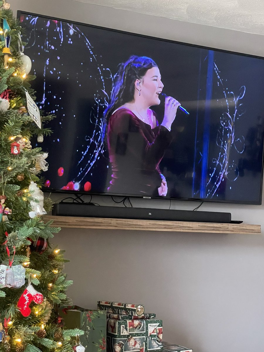 melisslaig's tweet photo. @TheBrooklynTab grateful for live streaming! Merry Christmas 🎁🎄 ❤️ https://t.co/tO8xgxe4Mk