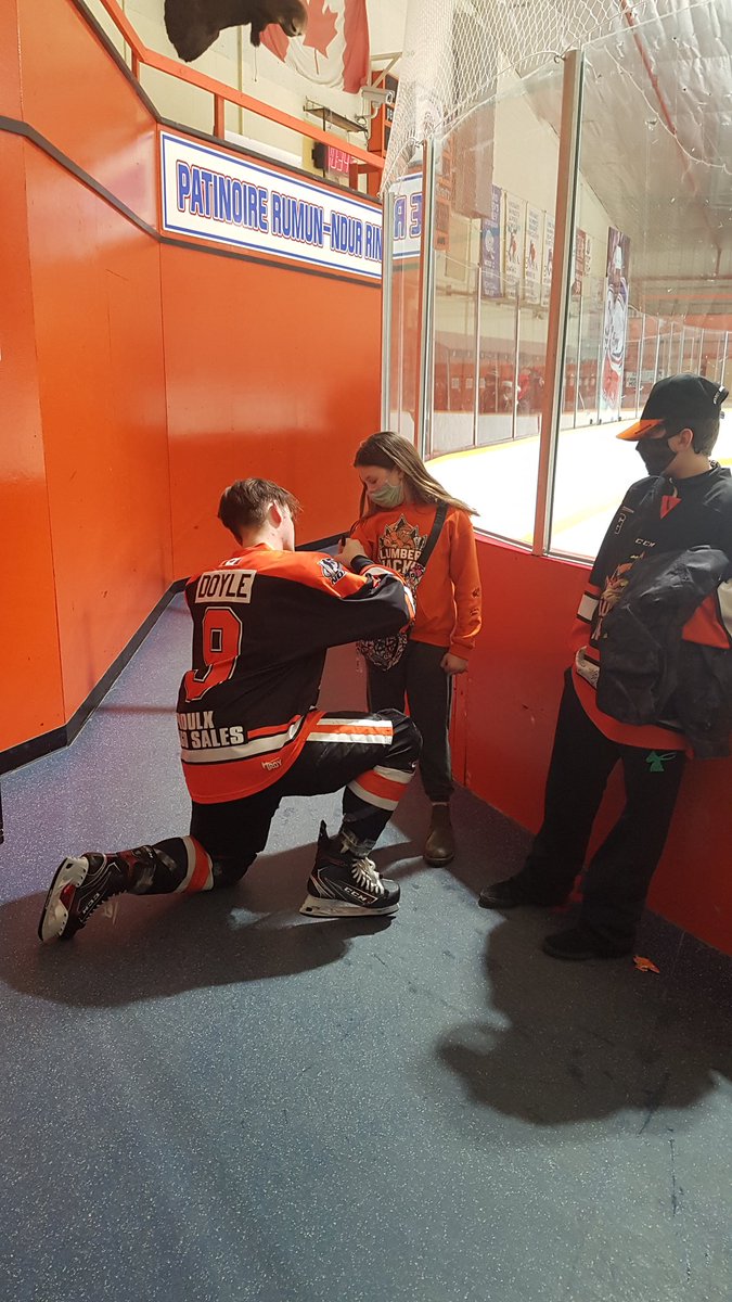 renedoyle2002's tweet photo. This is what Junior hockey is about.  They may be young hockey players but they are looked up to by the little kids.  Great job @Liamdoyle37 @NOJHL @lumberjacks2017 https://t.co/UTjaQMAvUG