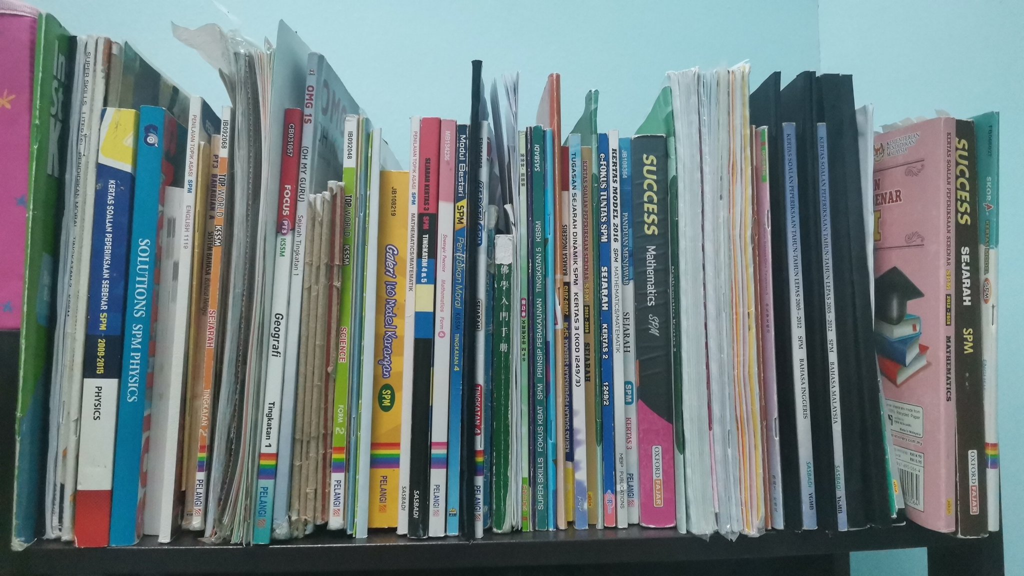 Claire Missing Wayv On Twitter To Spm Students Who Lost Their Books Due To The Flood If U Need Buku Rujukan To Study Pls Dm Me For Spm Books Not