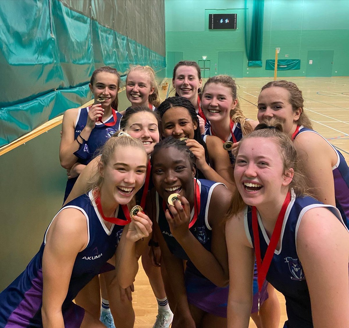 CharnRutland_NC's tweet photo. U17s @englandnetball Midlands Champs π₯³ππ»π₯
A well organised event, giving the players a great opportunity to play competition!
Thank you to our coaches, Team manager, Scorer & all the parents for their support! A great way to end 2021 π
#englandnetball #nationals2021 #warriors https://t.co/RoFqGDqSFe