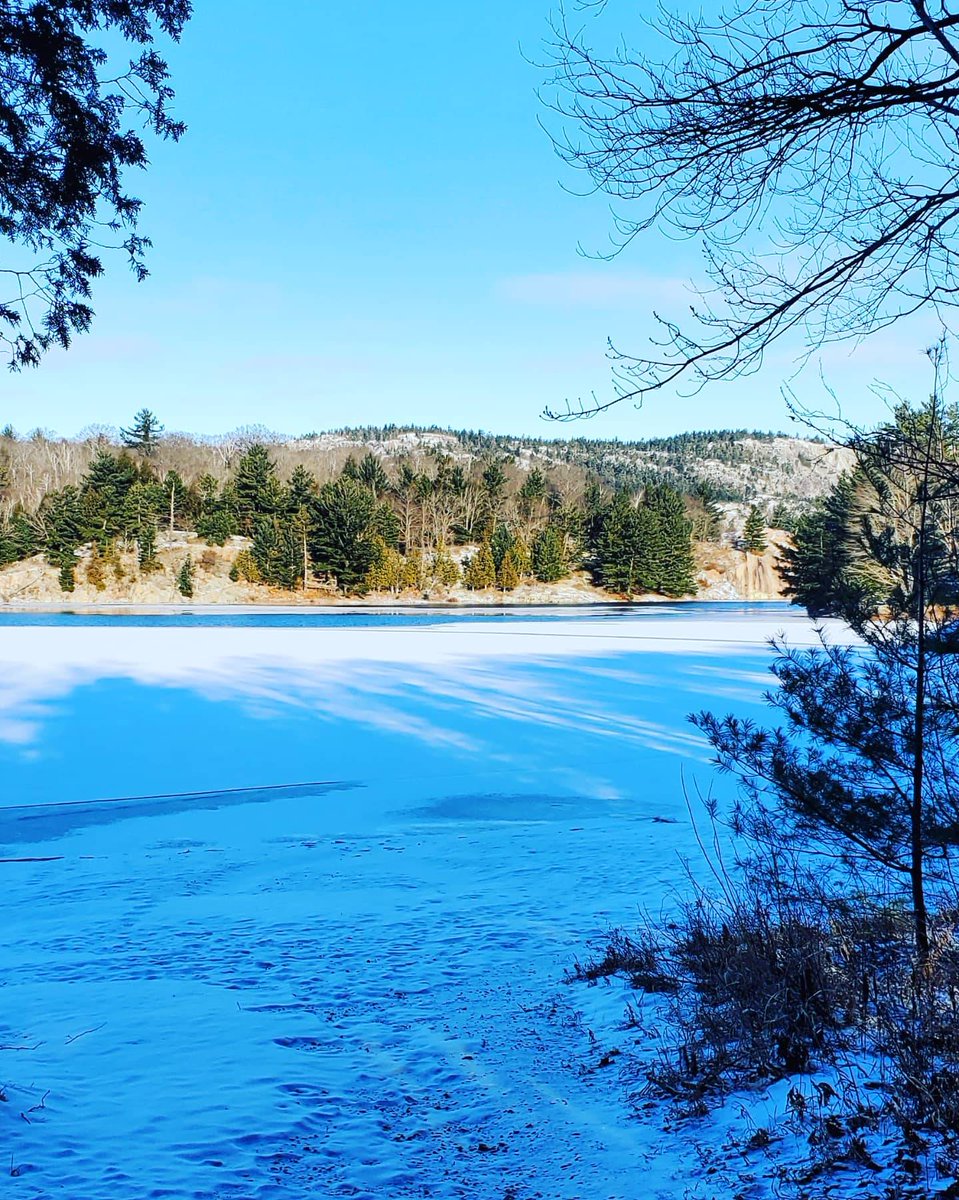 FofKillarneyP's tweet photo. December 19 and George Lake is still not frozen over. Can you guess when it will freeze in the comments below? We have already has guess for Dec 21, Jan 1, 11, 13 &amp; 22nd. https://t.co/cznbQedsie