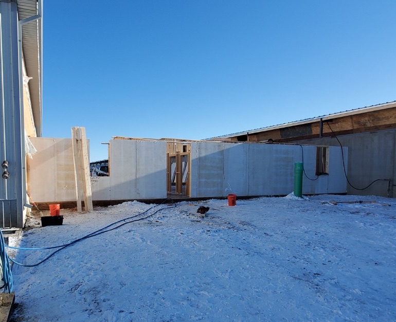 ZS2Technologies's tweet photo. Good thing building with TechPanels goes 3x faster when you're out constructing in the cold! This 2500sq. ft. hog barn will have TechPanel walls and roof. Well done team - you deserve a hot chocolate π
#sustainableagriculture #cleantech #buildingwithsips #greenbuilding https://t.co/yn0BjgVpXC