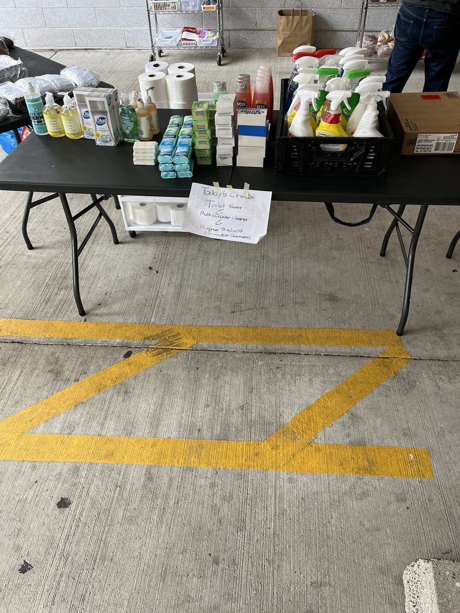 FeedPantry's tweet photo. Closing out for the 2021 with more distribute than ever! We know it’s a little cold but hope to see you out!! https://t.co/kmDUn95LOZ