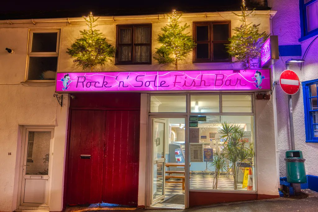 Rock and Sole.
#christmaswindows #christmaswindowdisplay #christmasdisplay #christmaswindow #christmasindawlish