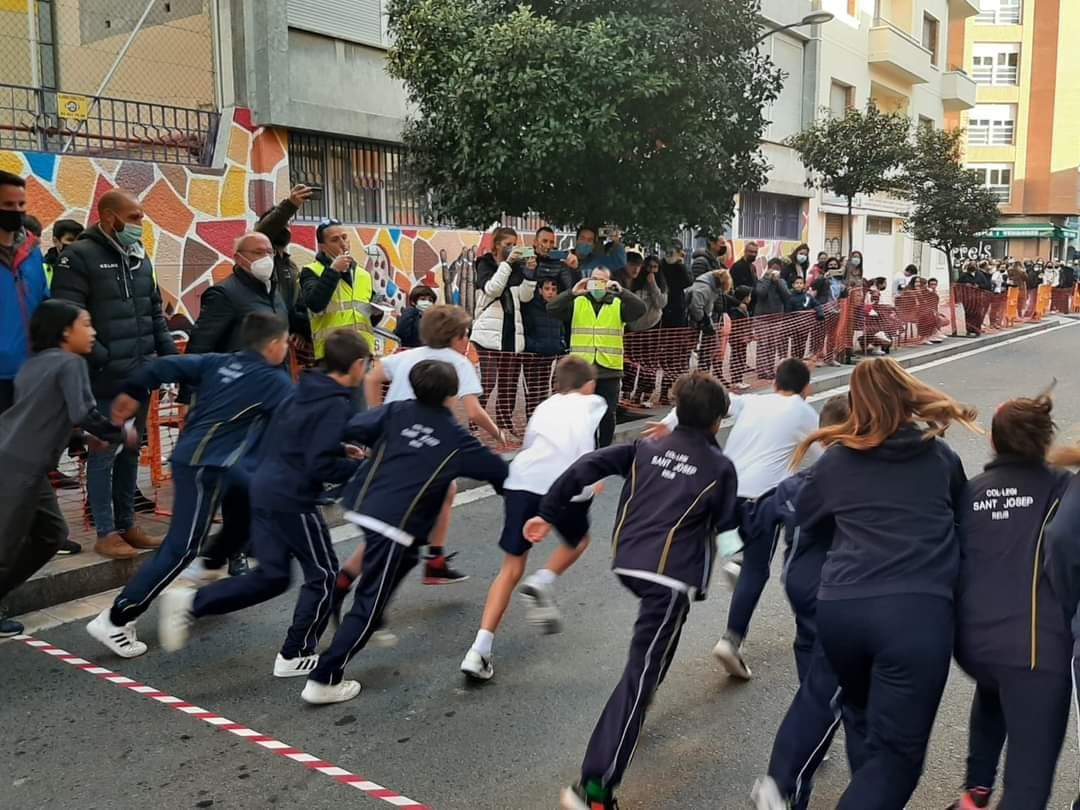 PD_Reus's tweet photo. Hem iniciat el diumenge donant suport a @la_marato amb la Caminada Solidària organitzada per l'Escola Joan Rebull de Reus, i el Cros Solidari de l'Escola Sant Josep de la Ciutat de #Reus. Gràcies pel vostre compromís amb la salut mental. https://t.co/seDszDcsI1