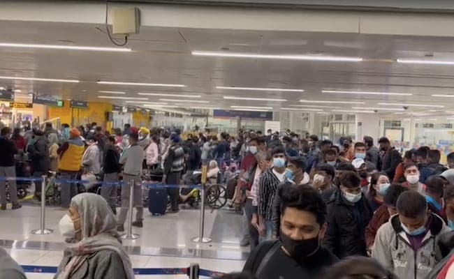 ndtv's tweet photo. "Be Prepared For Any Eventuality": AIIMS Chief On #Omicron Threat https://t.co/iFuAQ4OUR2 https://t.co/qYKYrZIalV