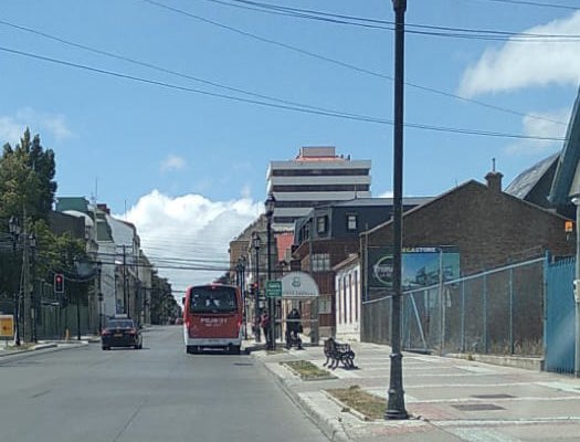 MTTMagallanes's tweet photo. Continúa con frecuencia normal los microbuses de #RedPuntaArenas operando como día hábil para acercar a l@s electores a sus locales de votación en estas #EleccionesChile2021 https://t.co/muf4oWjmKl