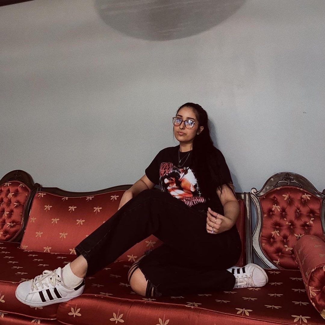 SWIXXZ's tweet photo. presale ends at midnight 🕛 order your limited edition SWIXXZWORLD tour tee asap 💨👩🏻‍💻 https://t.co/z3ZrkKL6Zd https://t.co/fcJfEWDjzB