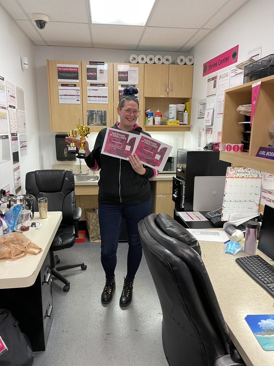 Congrats <a href="/laurakathleen77/">Laura Crawford</a>  and Team! Store 9320 finished as the Top Store in Michigan Central &amp; Top 20% in the Company in November’s Finalized Power Ranker! Keep up the Great Work! Thank you! #MidwestMagic @RuckerAndrewJr <a href="/RJGomezIII/">Rafael J. Gómez lll</a>