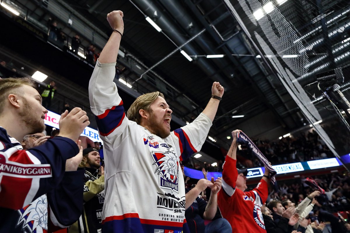 LHChockey's tweet photo. Är ni redo att lyfta taket?! 

På söndag, annandag jul, ska det göras i Saab Arena! Vi har redan sålt över 6000 biljetter, passa på du också innan det är försent. Vi går för #fullthus! 

Du bokar på https://t.co/nFAtiZrnQr

#stadenslag #shl https://t.co/oKMzJ4w4C8